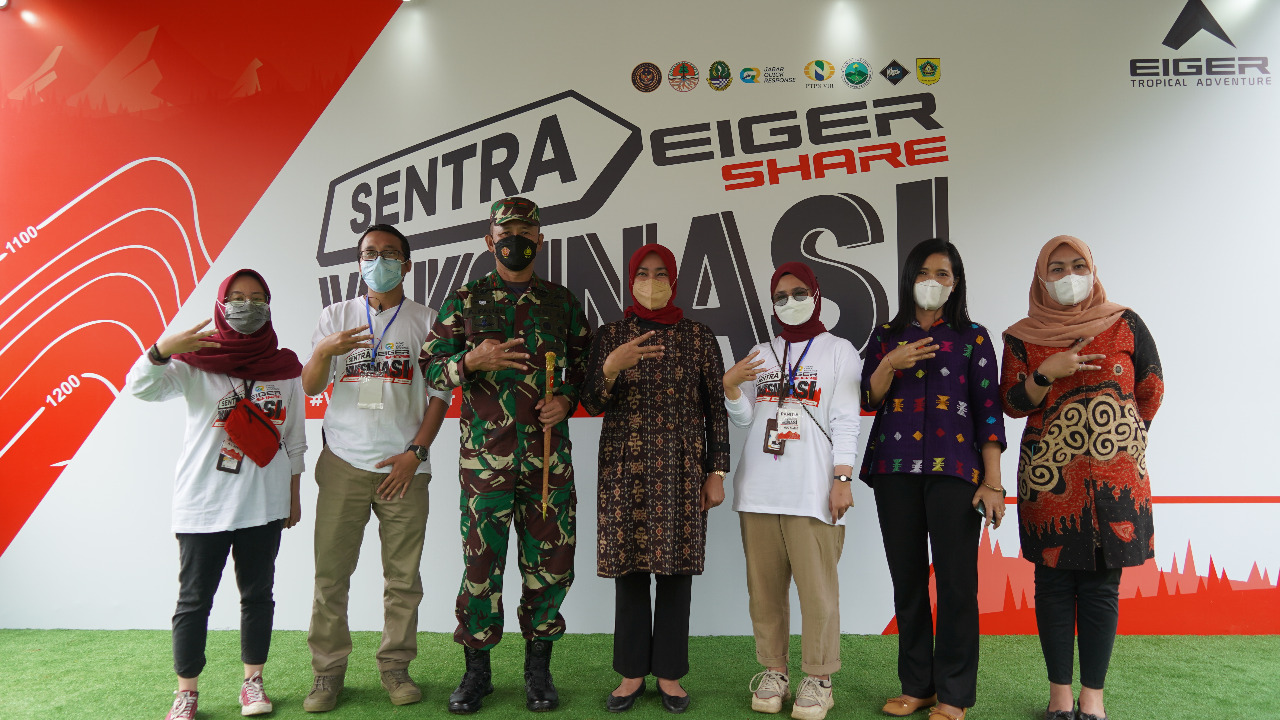 Menparekraf Tinjau Serbuan Vaksinasi Gelaran Korem 061/SK Bekerjasama Dengan PT. Eiger 