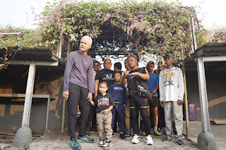 Serunya Ganjar Nikmati Ngeliwet Bareng Warga Sukamantri