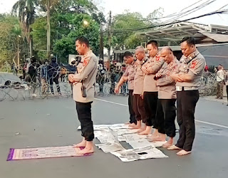 Mahasiswa Universitas Pakuan Menggelar Aksi Demonstasi di-Jl Sudirman Kota Bogor