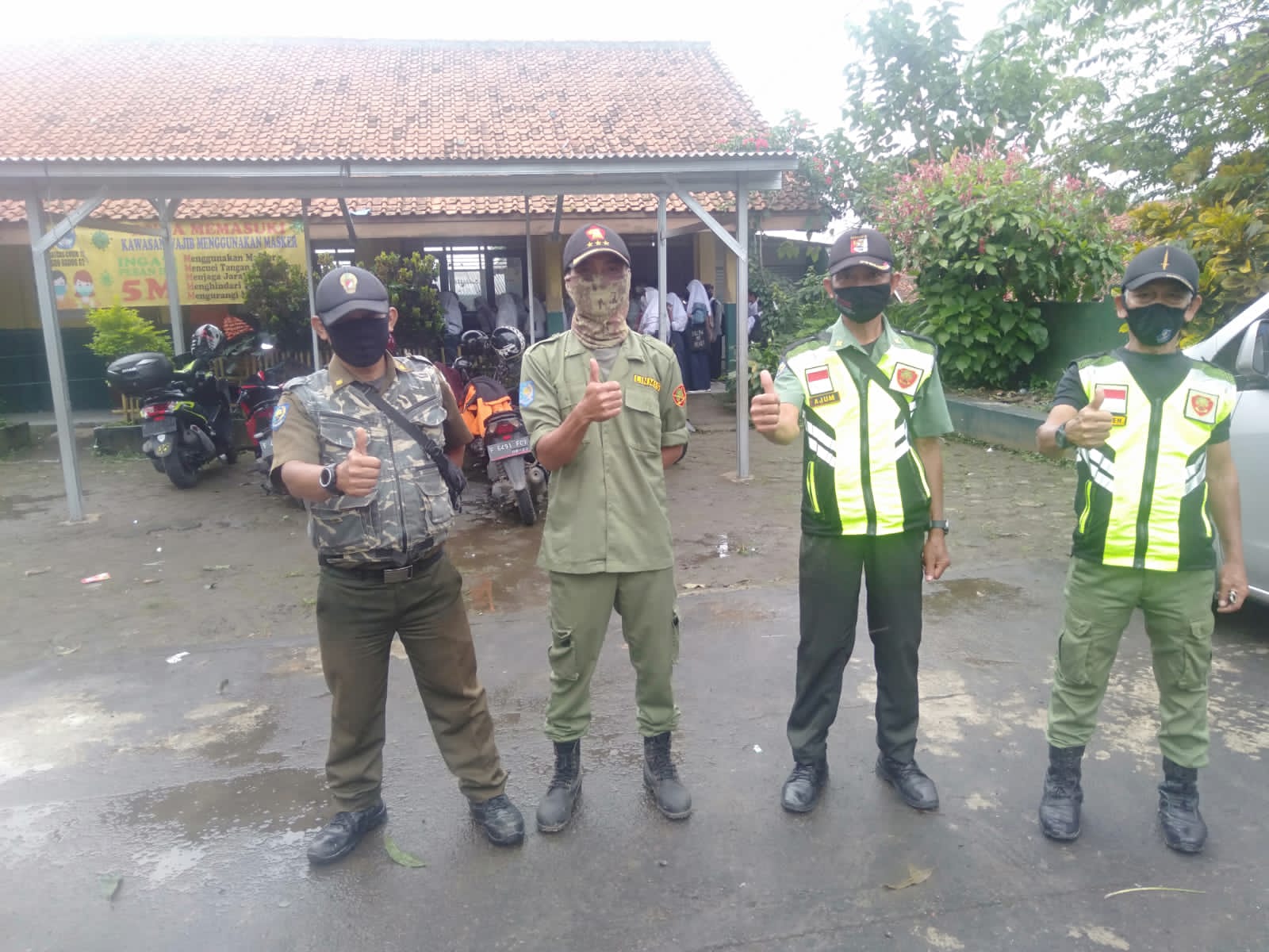 Linmas Desa Sukajadi Laksanakan Giat Pengamanan Vaksinasi Massal 