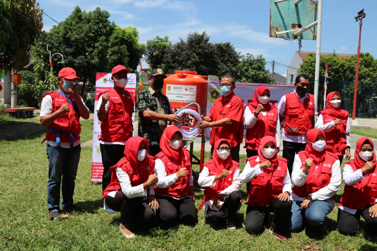 Peralatan Penanganan Covid-19 ke Kelurahan Pabuaran dan Desa Kedung Waringin