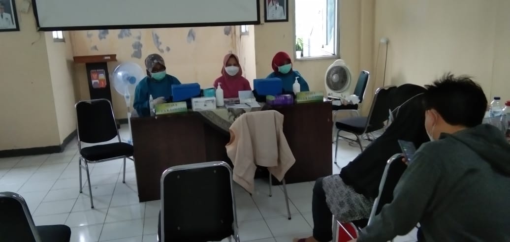 Aliyas, SE., Lurah Pasir Kuda Kejar Target Vaksinasi