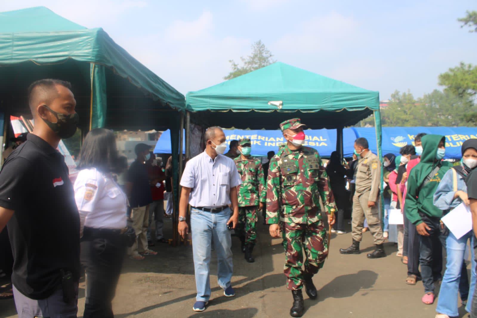 Antusia Masyarakat Puncak Bogor Ikuti Serbuan Vaksinasi Gelaran Korem 061/SK