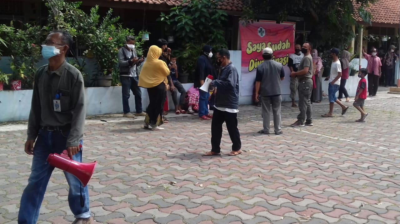 Aliyas, SE., Lurah Pasir Kuda Kejar Target Vaksinasi