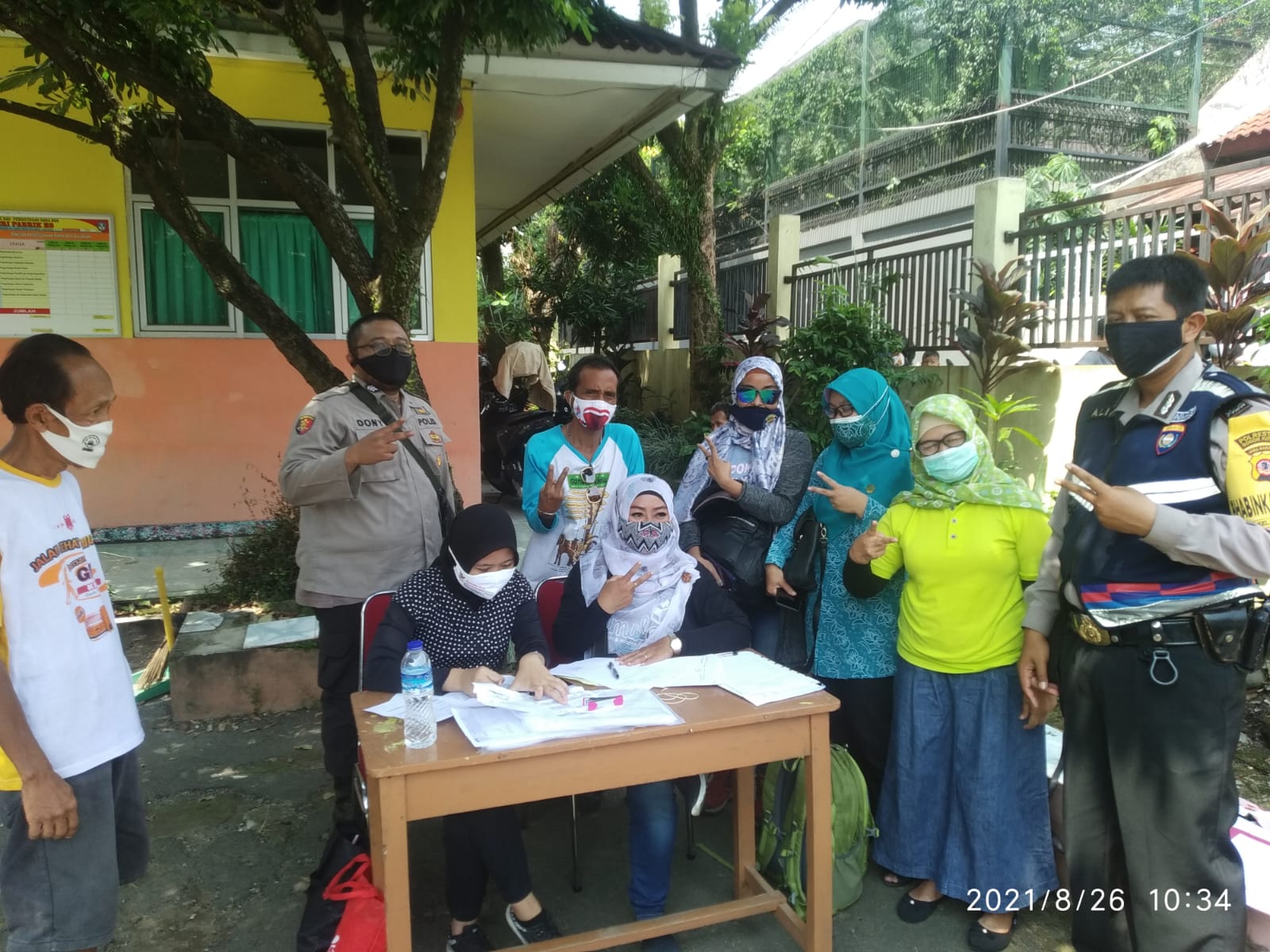Bhabinkamtibmas Polsek Bogor Tengah Kawal Vaksinasi di wilayah Binaan