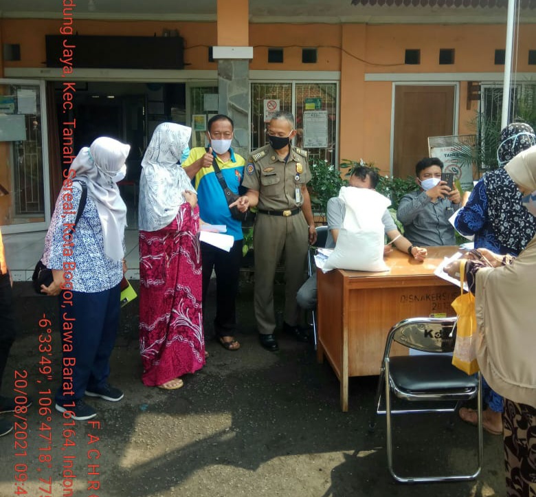 Penyaluran BST di Kelurahan Kedung Jaya