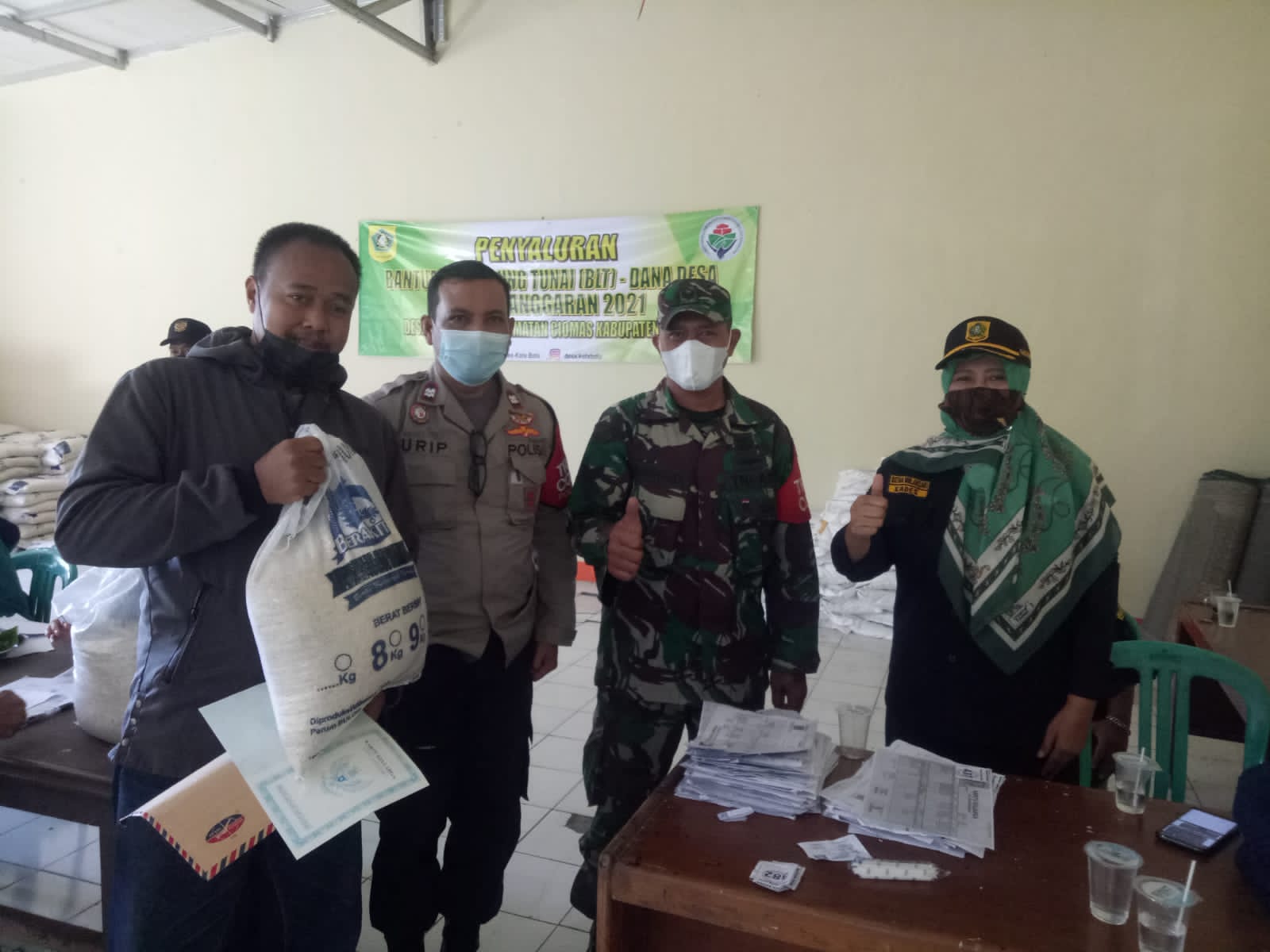 Aiptu Urip Nurbowo Pantau Penyaluran Bantuan Sosial Beras