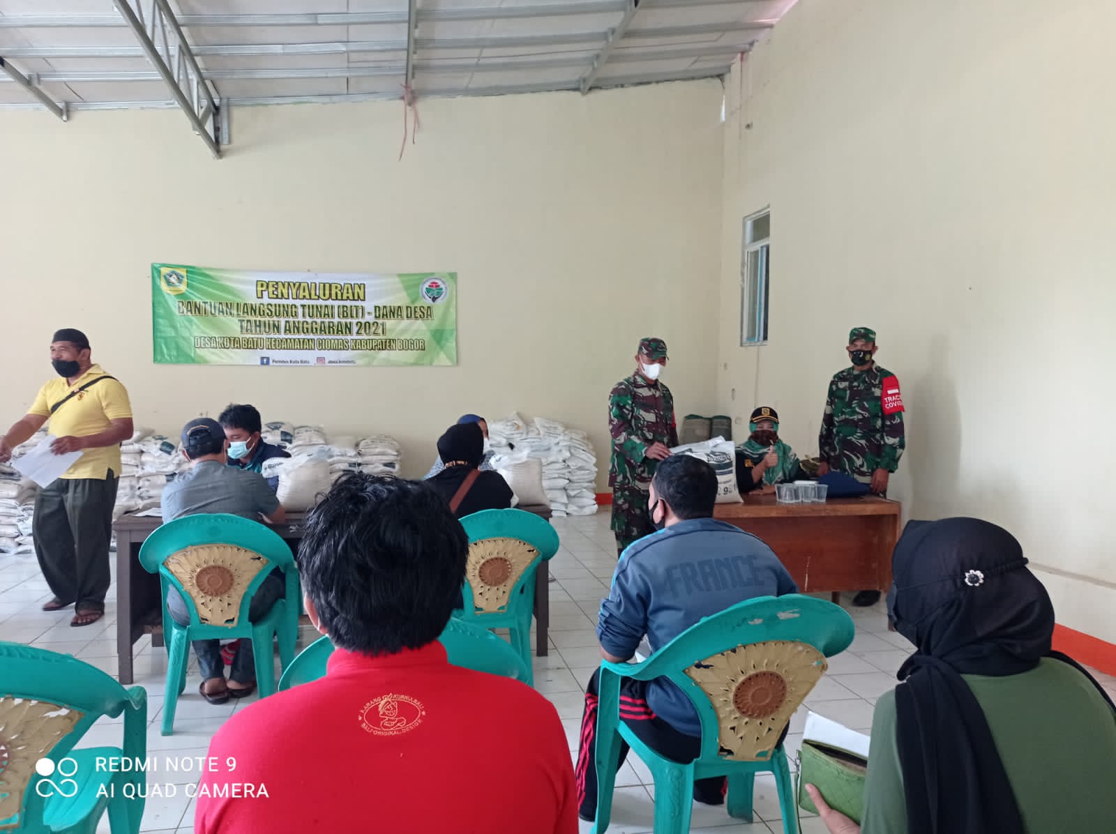 Babinsa Koramil 0621-13/Ciomas Kawal  Pelaksanaan Bantuan Sosial Beras