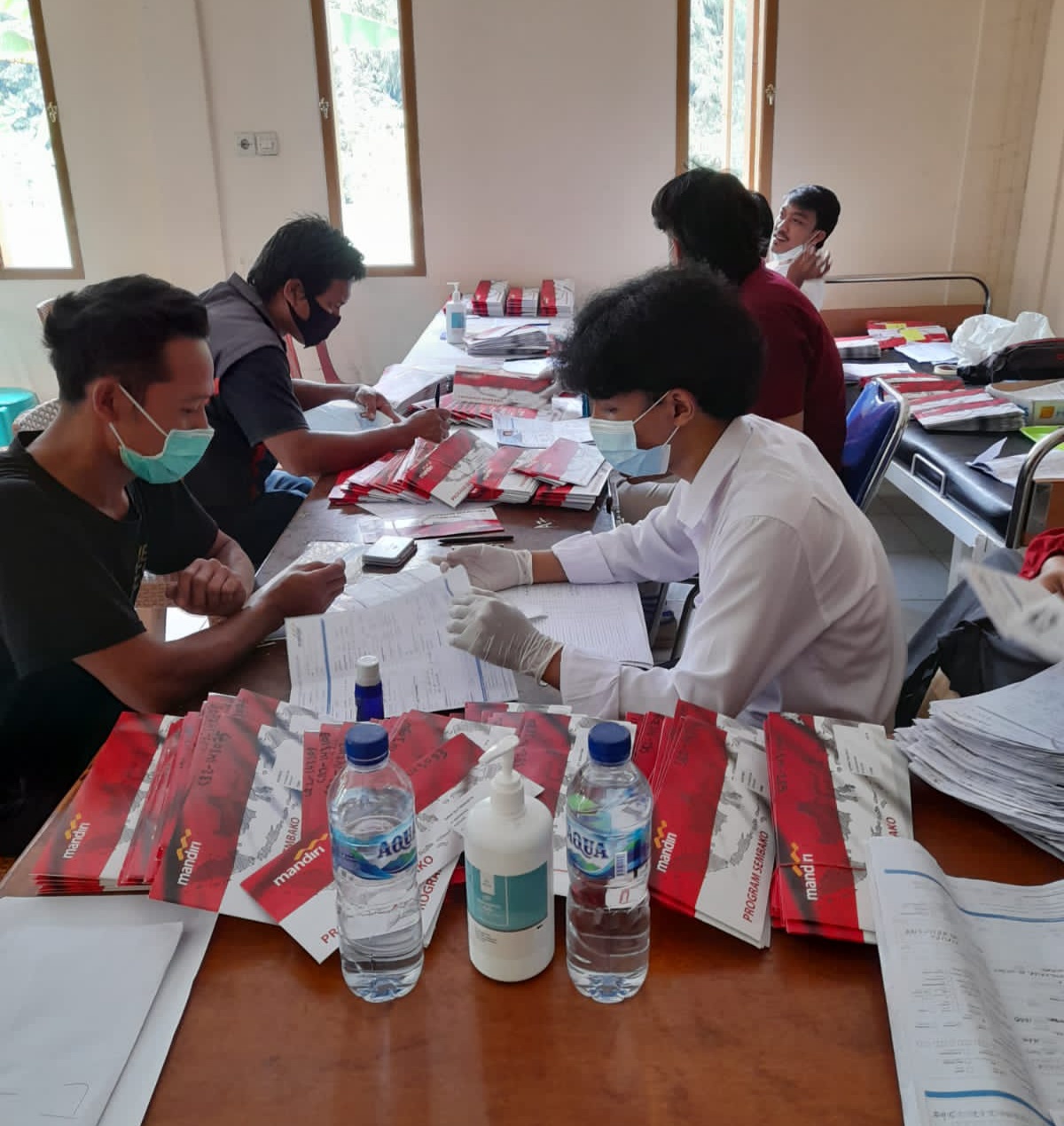 Pemdes Sukajadi Bagikan 612 Kartu Sembako