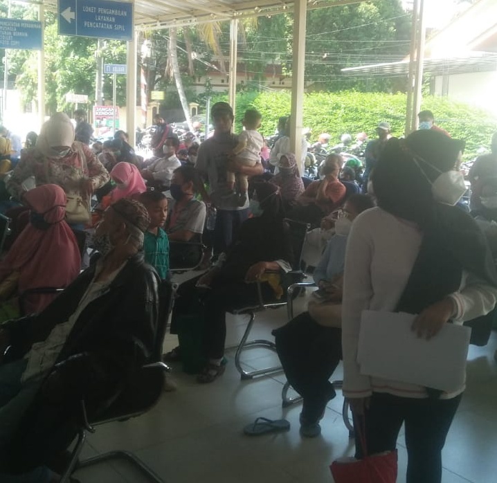 Antusias Warga Datangi Pelayanan Disdukcapil Kota Bogor