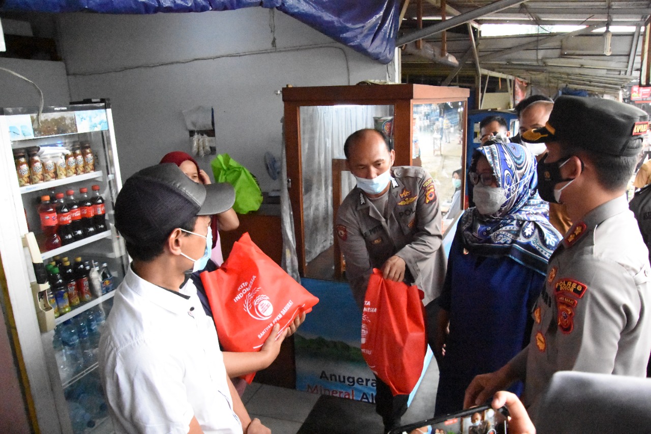 Dalam Rangka HUT Kemerdekaan RI ke- 76, Forkompimda Kab. Bogor Bagikan Sembako Kepada Masyarakat Paguyuban Pokdarwis