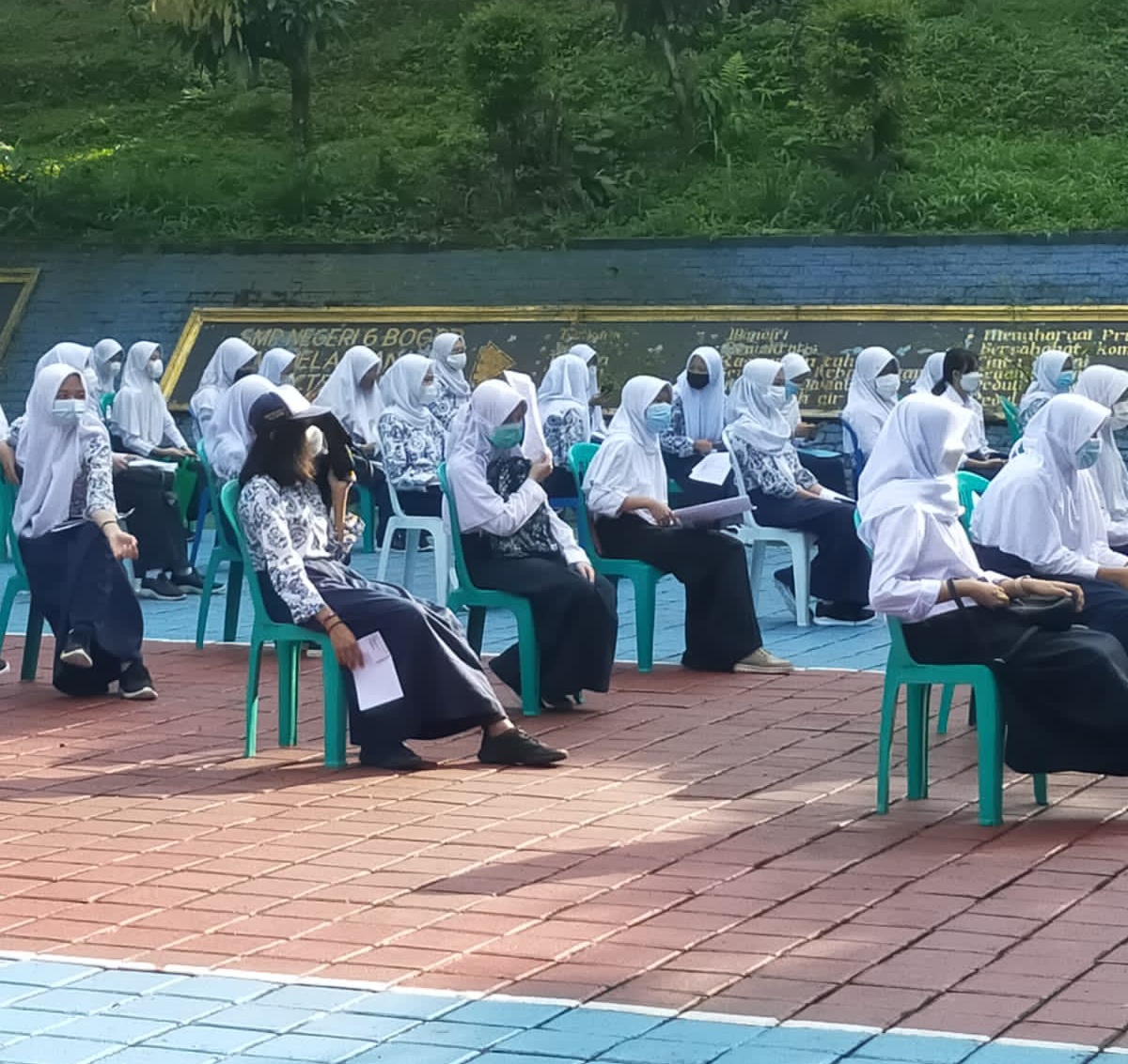 Sejumlah Siswa-Siswi SMPN 14 Kota Bogor Terima Vaksin
