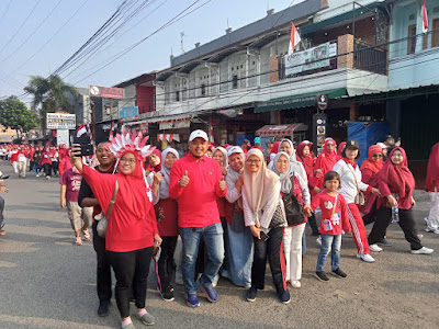 Warga Kelurahan Tanah Baru Ikut Jalan Santai Memperingati HUT RI Ke-78