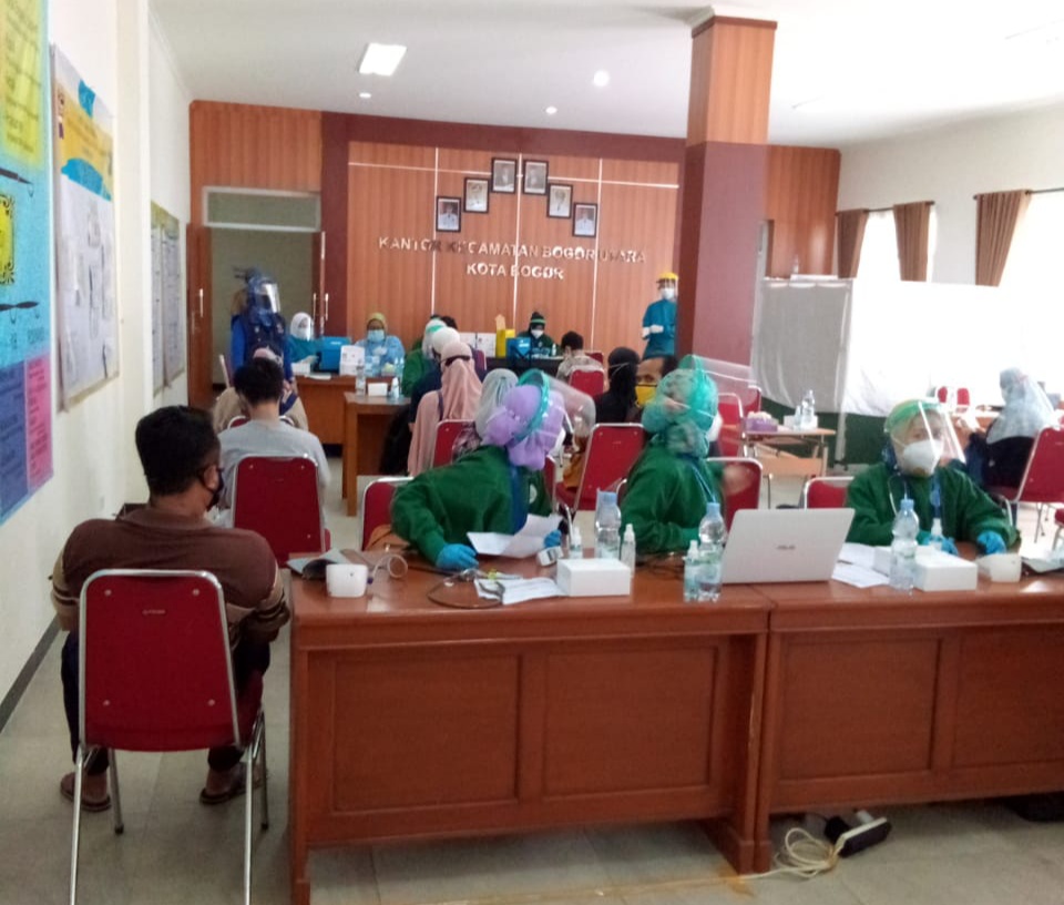 Satgas Covid-19 Bogor Utara Vaksin Warganya