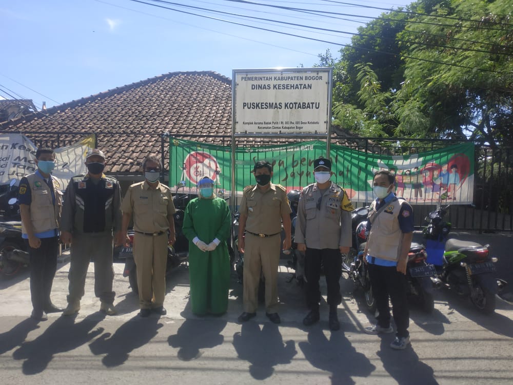 Aiptu Urip Nurbowo Kanit Binmas Polsek Kawal Pemberian Vaksin