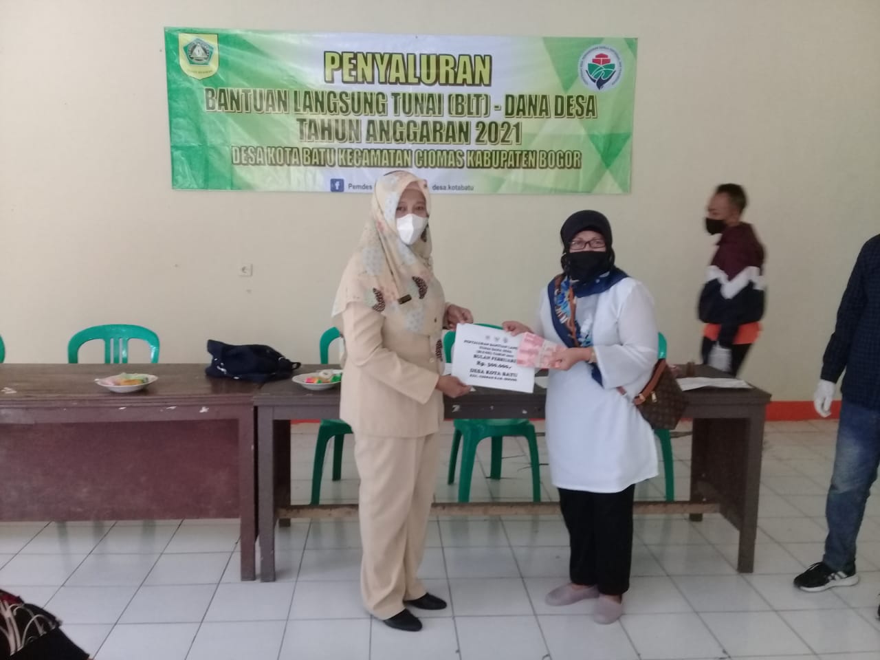 Distribusikan BLT-DD Tahap 2, Ratna Wulansari Kades Kota Batu Berharap, 