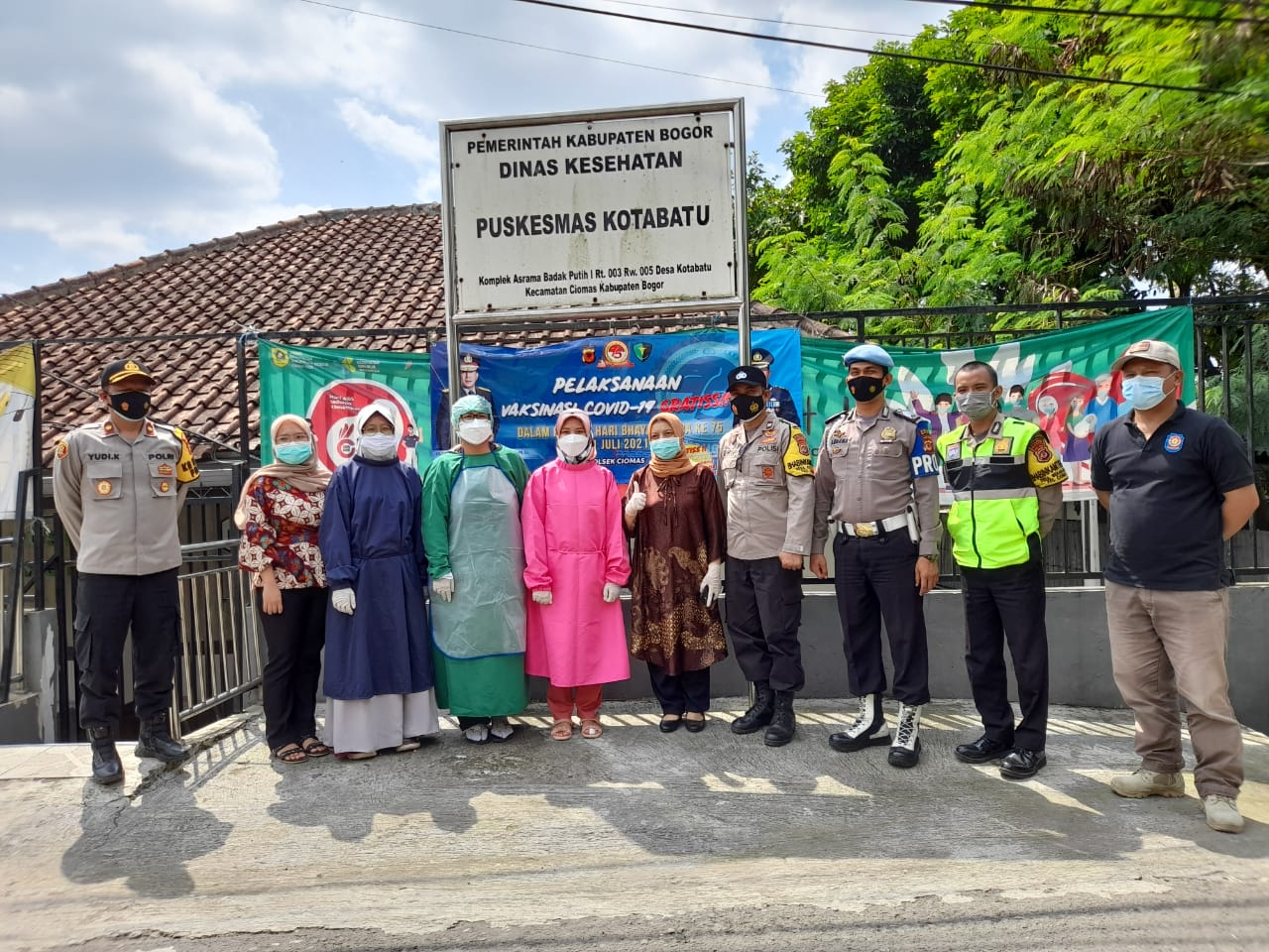 Vaksinasi Massal Dalam Rangka Sambut HUT Bhayangkara ke- 75