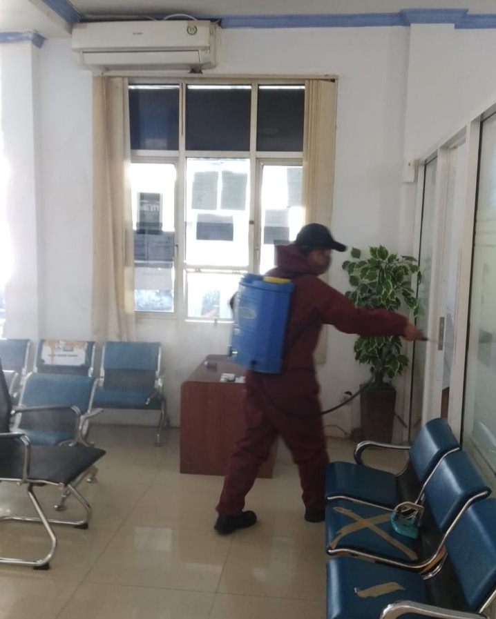 Disdukcapil Kota Bogor Lakukan Penyemprotan Disinfektan