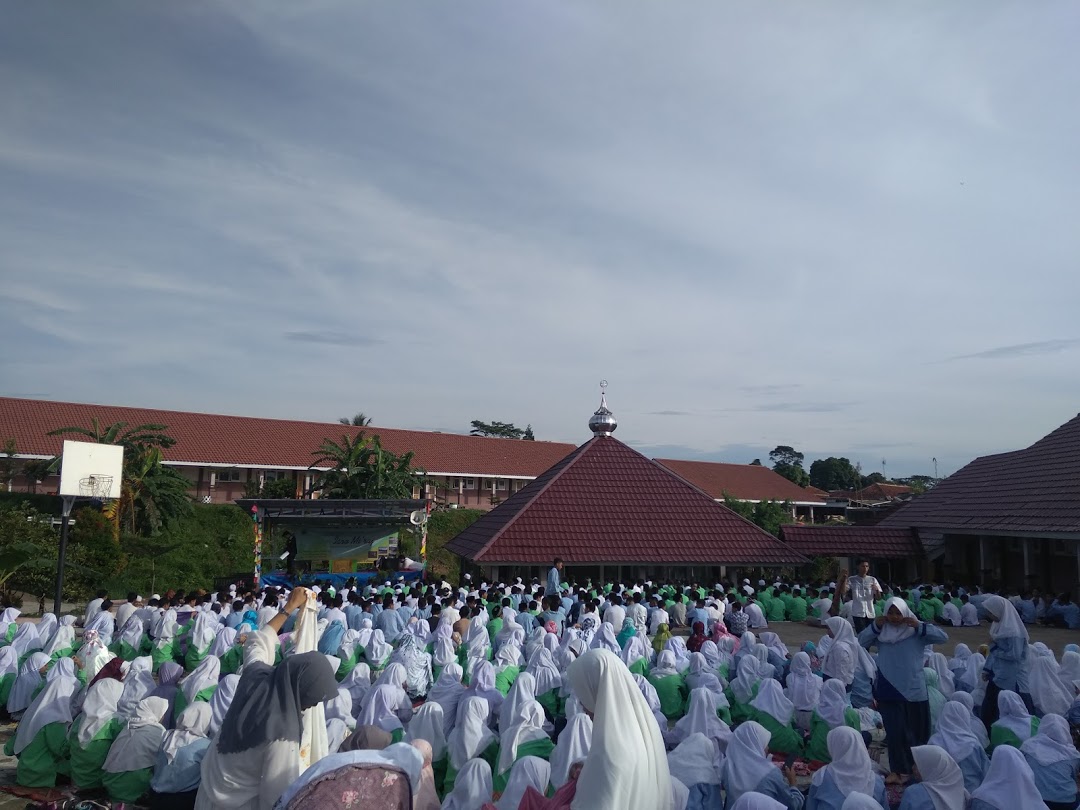 Sertu Deddy Winardi Babinsa Hadiri, PPDB di SMPN 3 Kota Batu 