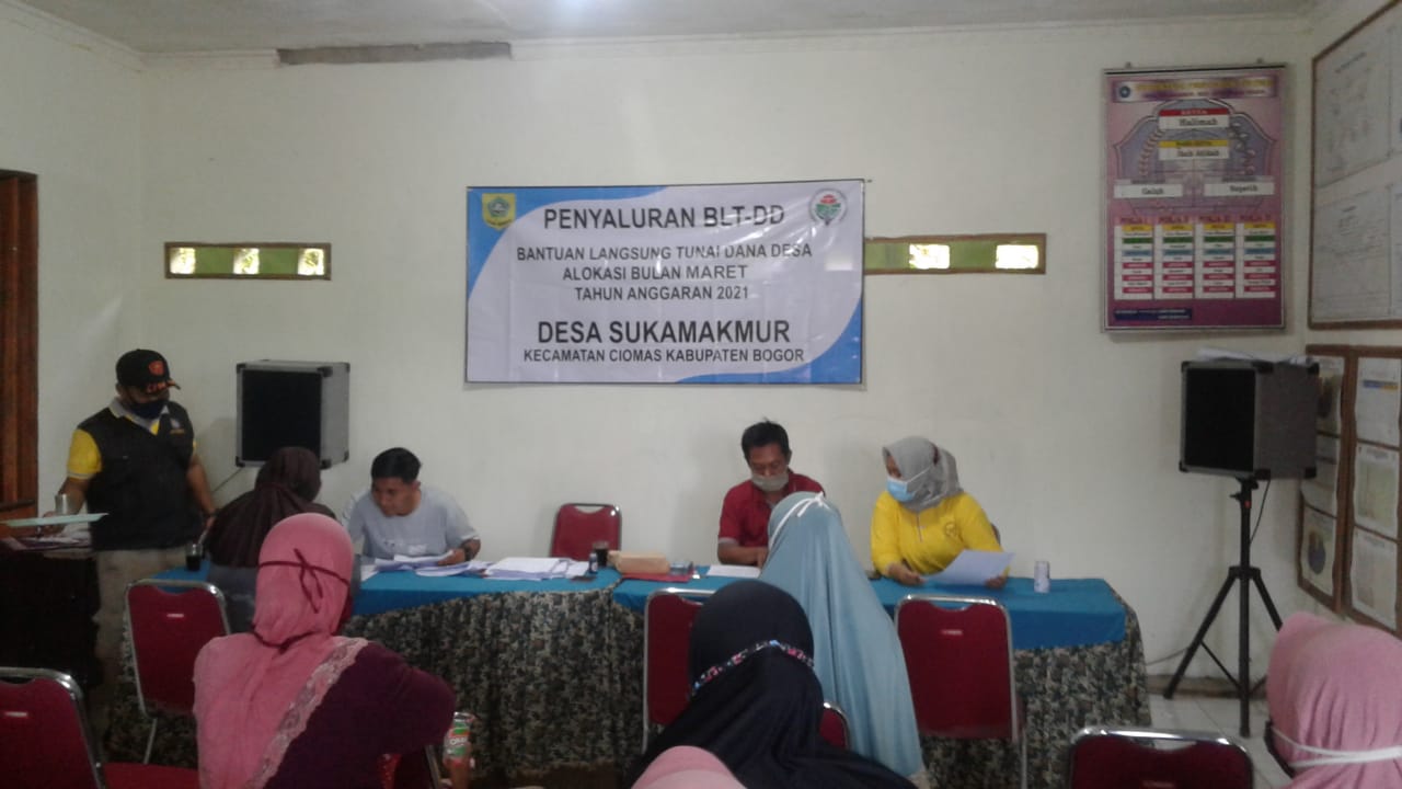 Pemdes Sukamakmur Salurkan BLT-DD Tahap 3