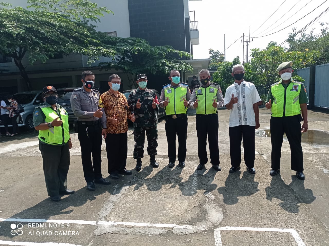 Wujud Sinergitas, Babinsa Bersama Bhabinkamtibmas Amankan Jalannya Ibadah Di Gereja Agafe Family