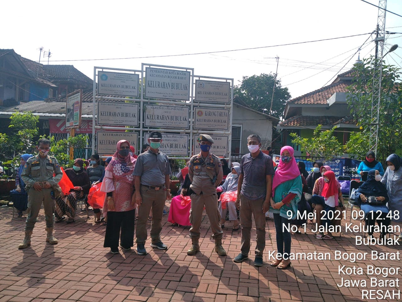 BKO Satpol-PP Kec. Bogor Barat Bantu Pengamanan Pasar Murah