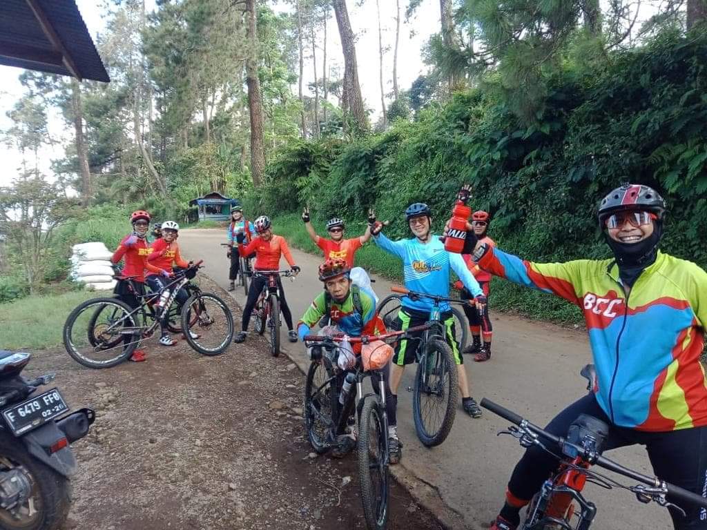 Olahraga Bersepeda Sekaligus Wisata Alam di Desa Sukaresmi