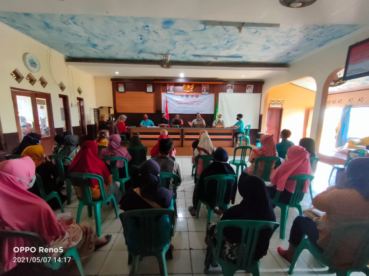 Pemdes Karangpapak Bagikan BLT Tahap 3