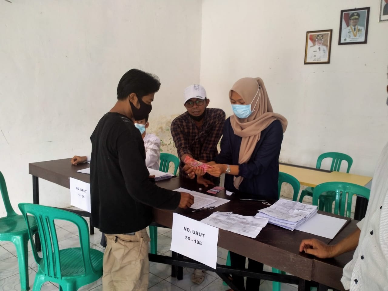 Pemdes Cipelang Salurkan BLT-DD Tahap 1 Anggaran Tahun 2021