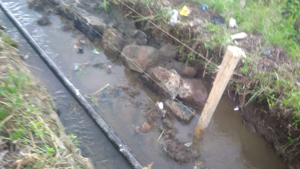 Diduga Batu Bekas Pondasi Milik UPT Pengairan Di Pakai Proyek P3-TGAI Desa Tugu Jaya
