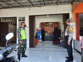 Aiptu Heri Widiashari Bhabinkamtibmas Kawal Penyaluran BLT di Desa Pagelaran