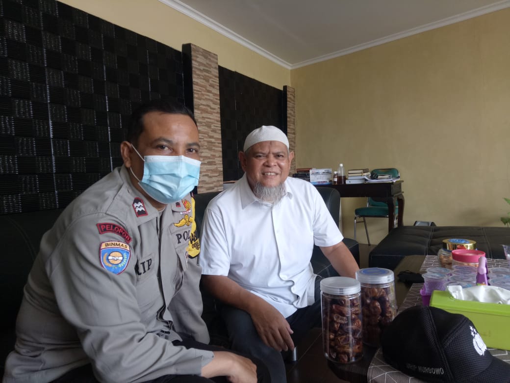 Sambangi Tokoh Agama, Bhabinkamtibmas Desa Kota Batu Sampaikan Pesan Kamtibmas