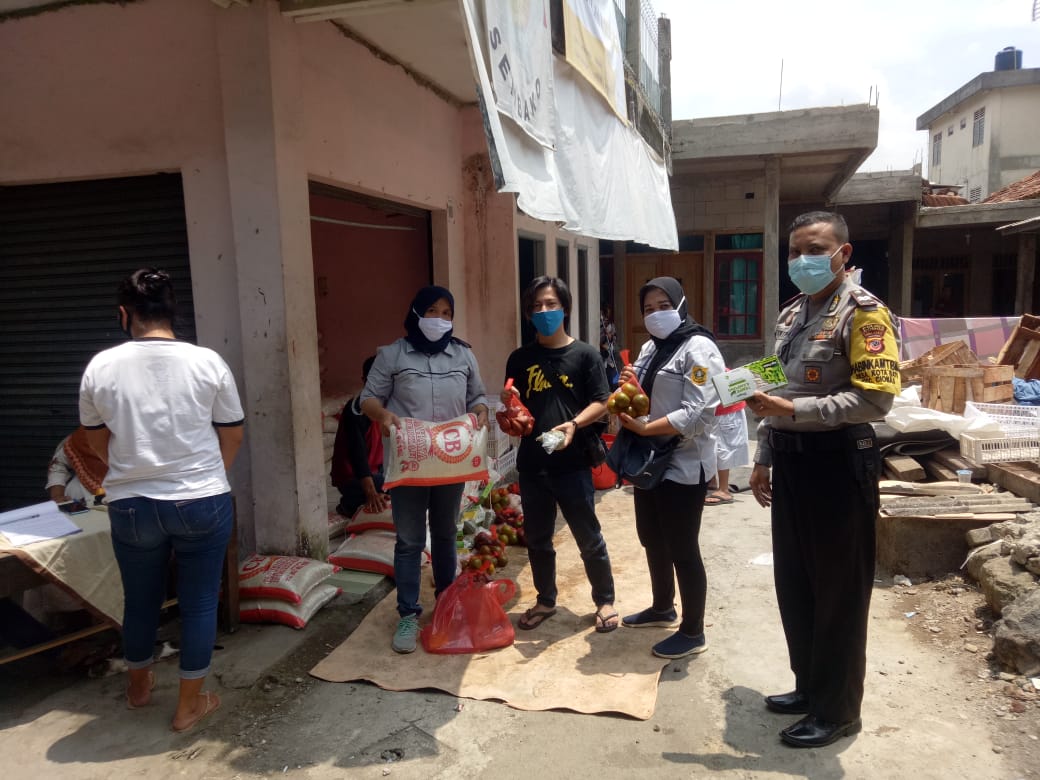 Aiptu Urip Nurbowo Bhabinkamtibmas Desa Kota Batu, Amankan Pelaksanaan Penyaluran BPNT