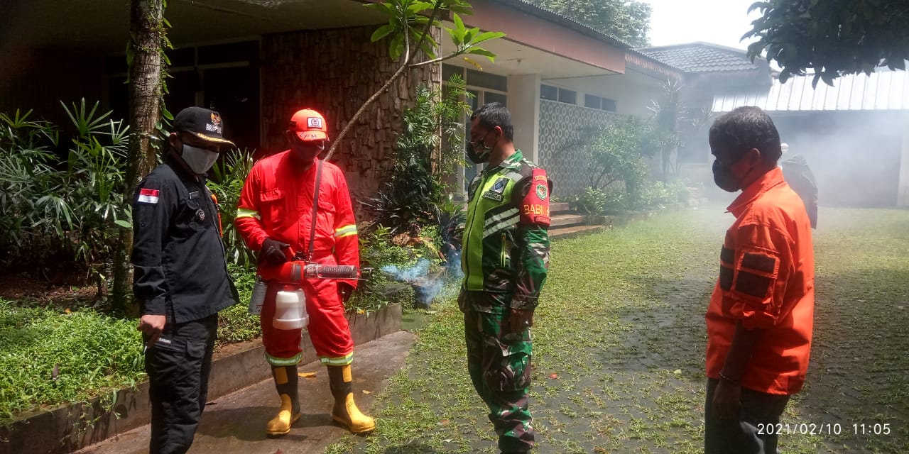 Lurah Loji beserta Jajarannya Lakukan Kegiatan Fogging 