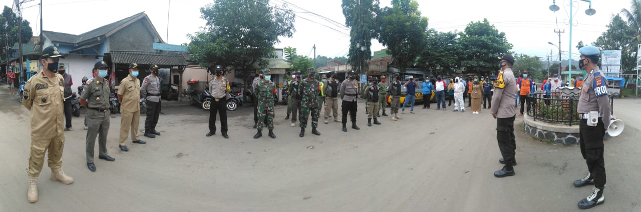 Camat Ciomas Bersama Kapolsek Ciomas Pantau PPKM