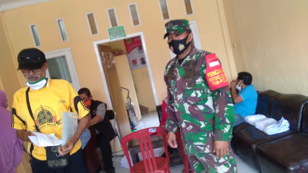 Pemdes Ciapus Salurkan BST Dengan Tetap Patuhi Prokes