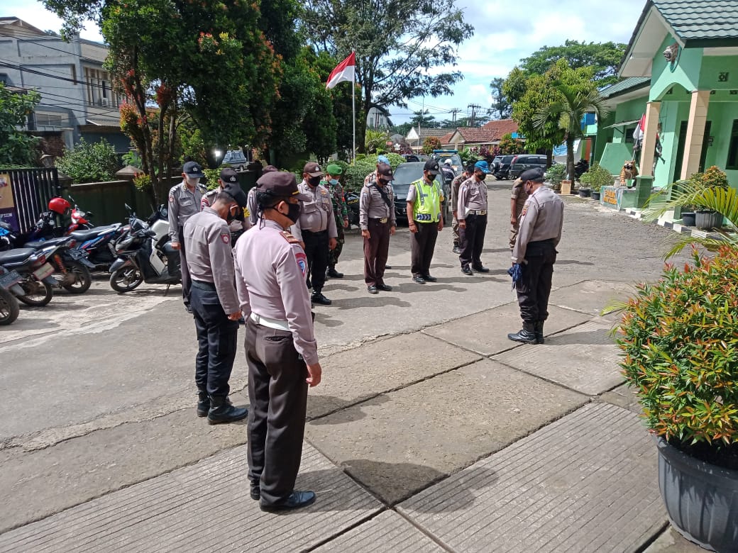 Tim Gabungan Polsek Gunung Sindur Terus Lakukan Penertiban Prokes Melalui Ops Yustisi