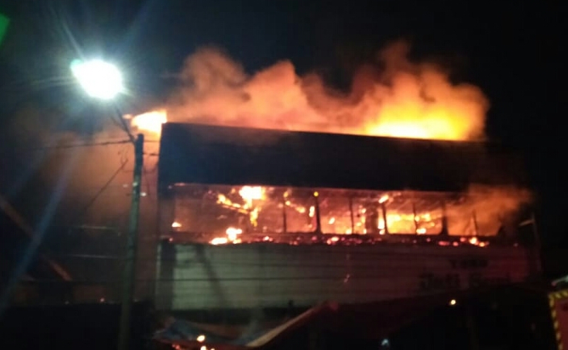 Toko Intisari di Jalan MA Salmun Pasar Anyar Kota Bogor Terbakar Hebat