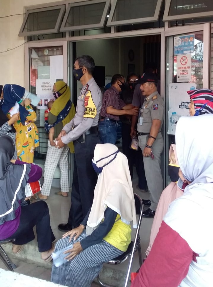 Petugas PLKB/PKB Kelurahan Balumbang Jaya Bersama Unsur Terkait Tertibkan Penerima Bansos