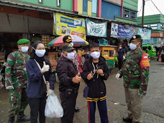 Peringati Hari Kesehatan Nasional, Polsek Cijeruk Bagikan 1.000 Masker