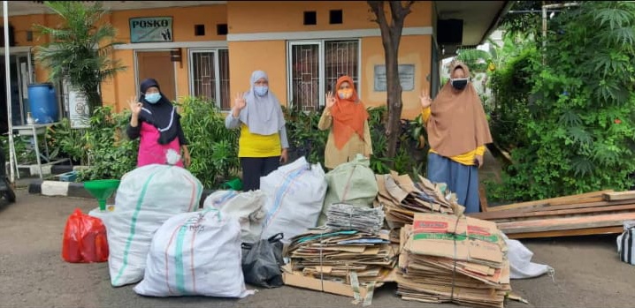 Sutasmiatun, S.E., Lurah Kedung Jaya, Arahkan Warga Kelola Sampah Mulai Dari Rumah Tangga
