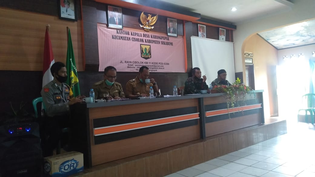 Kapolsek Dan Camat Cisolok Hadiri Rapat Desa Karangpapak
