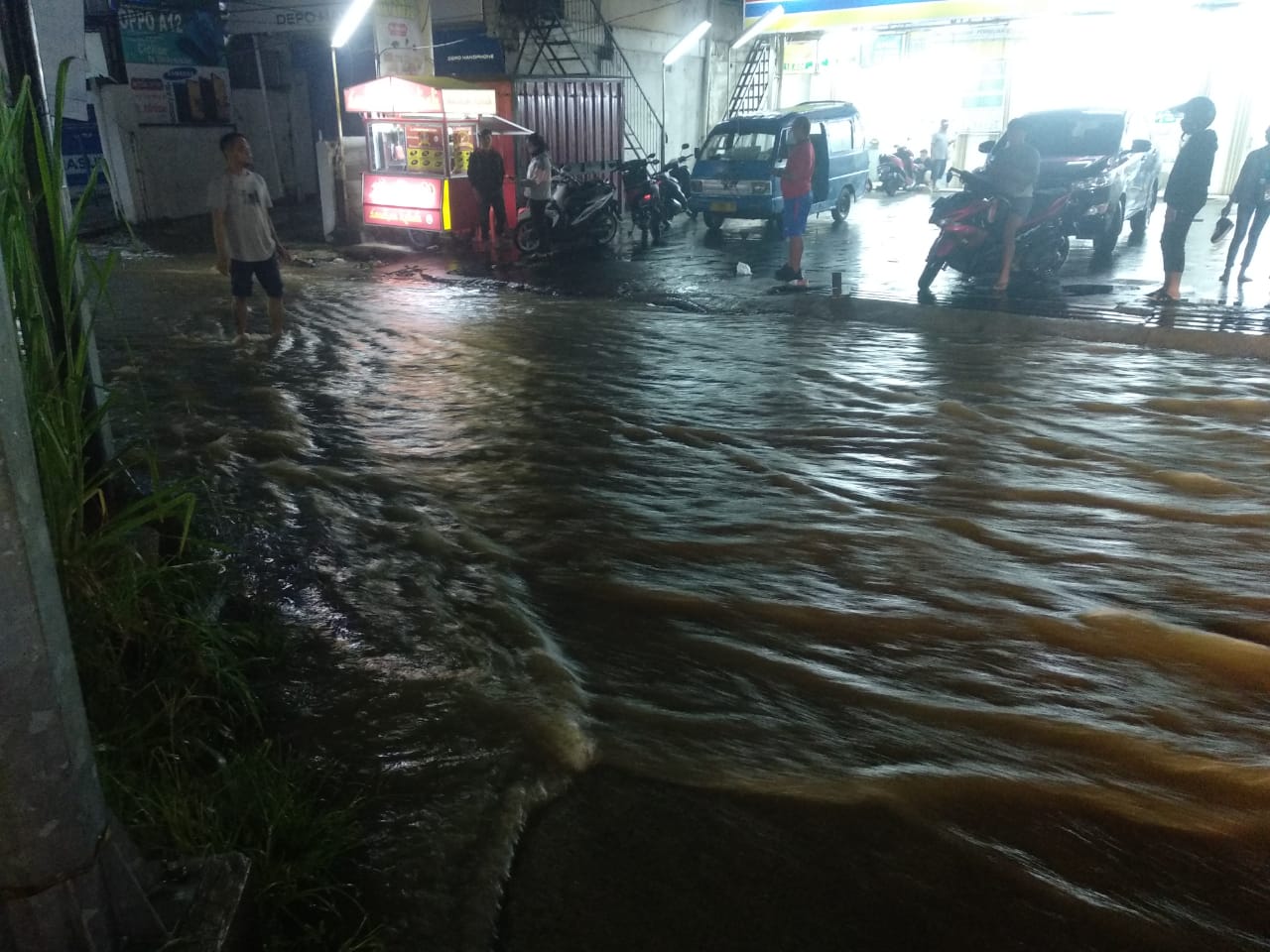 Dangkalnya Sungai Dan Drainase Tidak Berfungsi Dengan Baik,  Kecamatan Bojong Gede Terendam Banjir