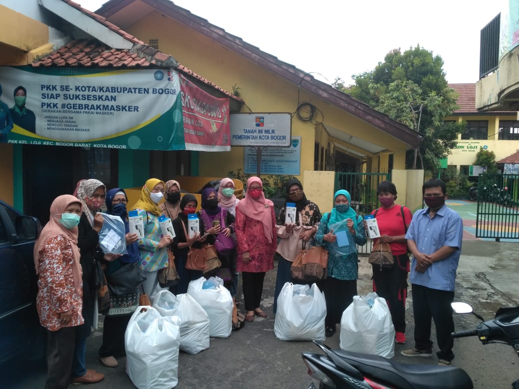 DPMPPA Kota Bogor Salurkan Bantuan APD, Ke 14 Posyandu se-Kelurahan Loji