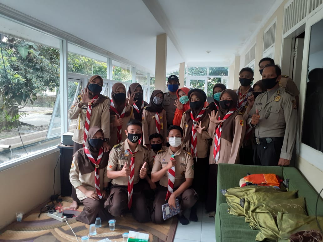 Unit Patroli Ciomas Dialogis Dengan Siswa Siswa - Siswi SMA