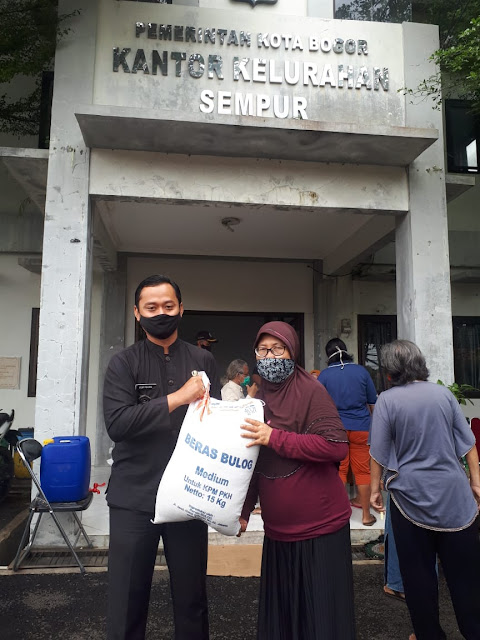 Salurkan PKH, Kelurahan Sempur Maksimalkan Bantuan Untuk Masyarakatnya