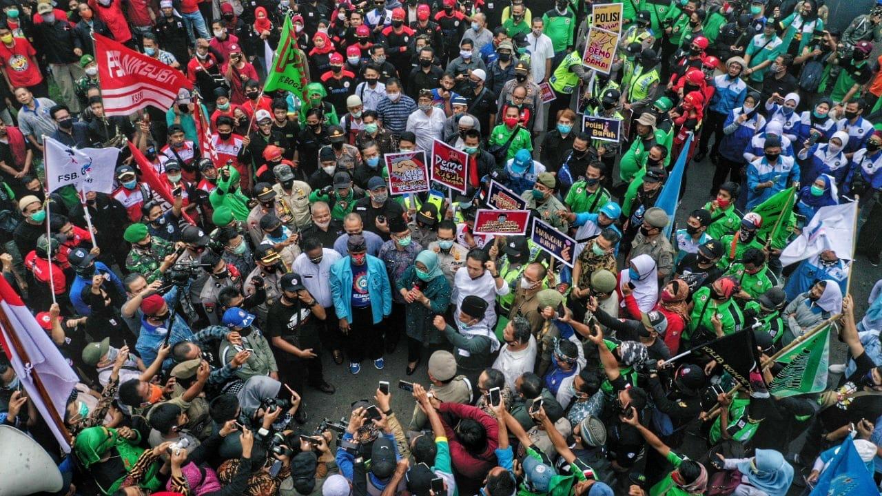 Ribuan Buruh Kembali Berunjuk Rasa Di Pemkab Bogor, Menolak Omnibus Law UU Cipta Kerja