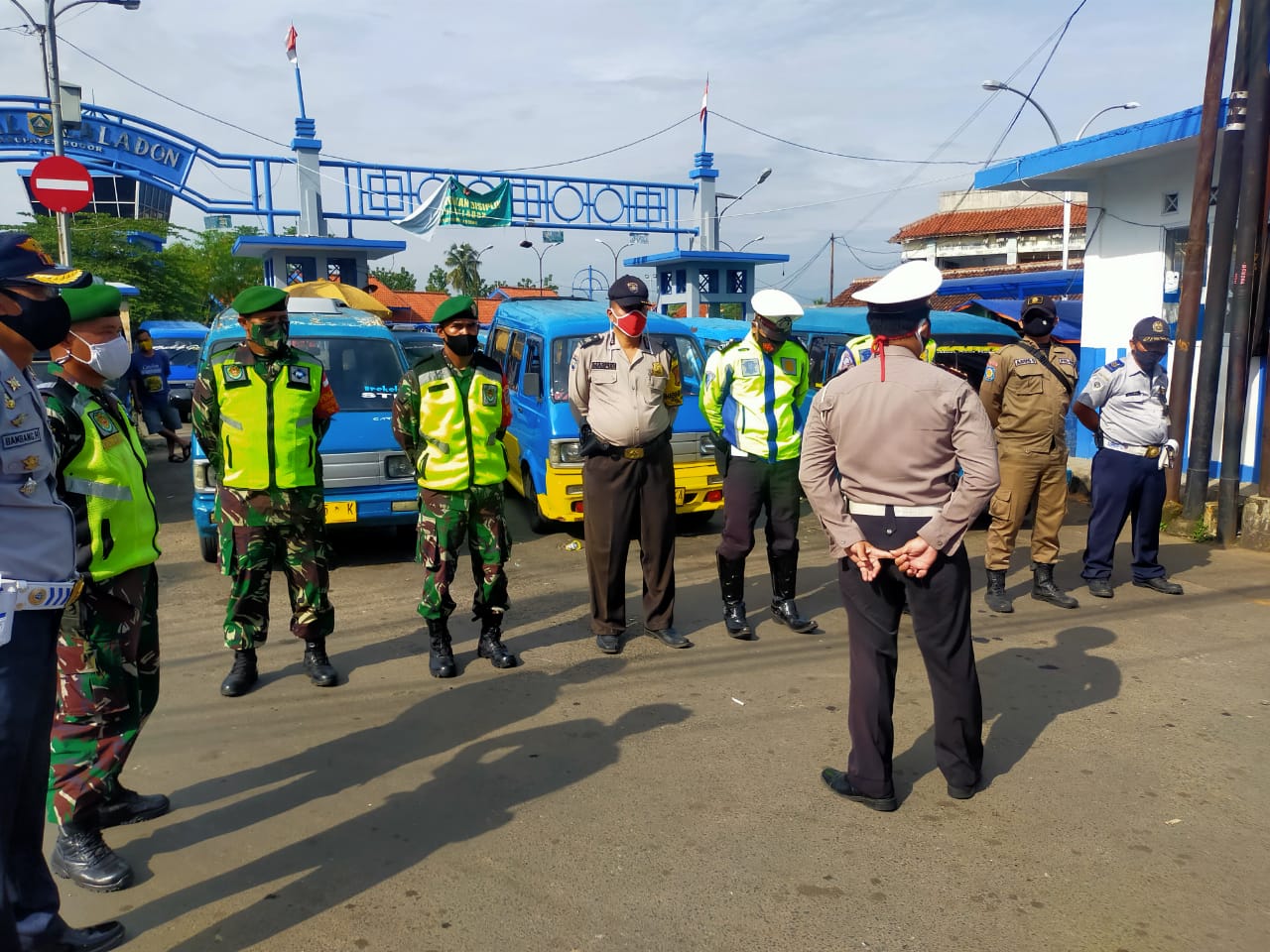 Petugas Gabungan Gelar Operasi Gerakan Disiplin Bagi Masyarakat