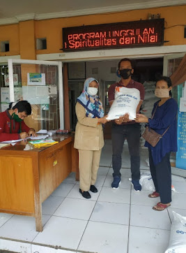 Kelurahan Kedung Jaya Bagikan Bantuan Sosial Beras Kepada 446 KK