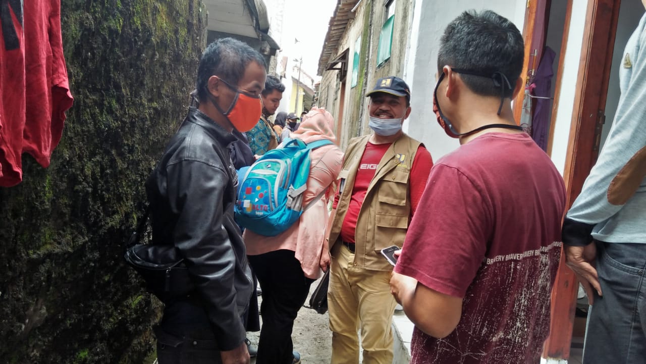 Sabana Ali Bersama Anggota LPM Kelurahan Loji Dampingi Tim Monitoring Provinsi Dan Kota Bogor